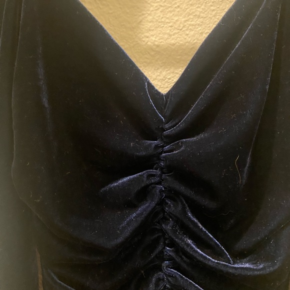 NWOT Revolve’s MINKPINK midnight blue velvet ruched dress XS - Picture 9 of 11